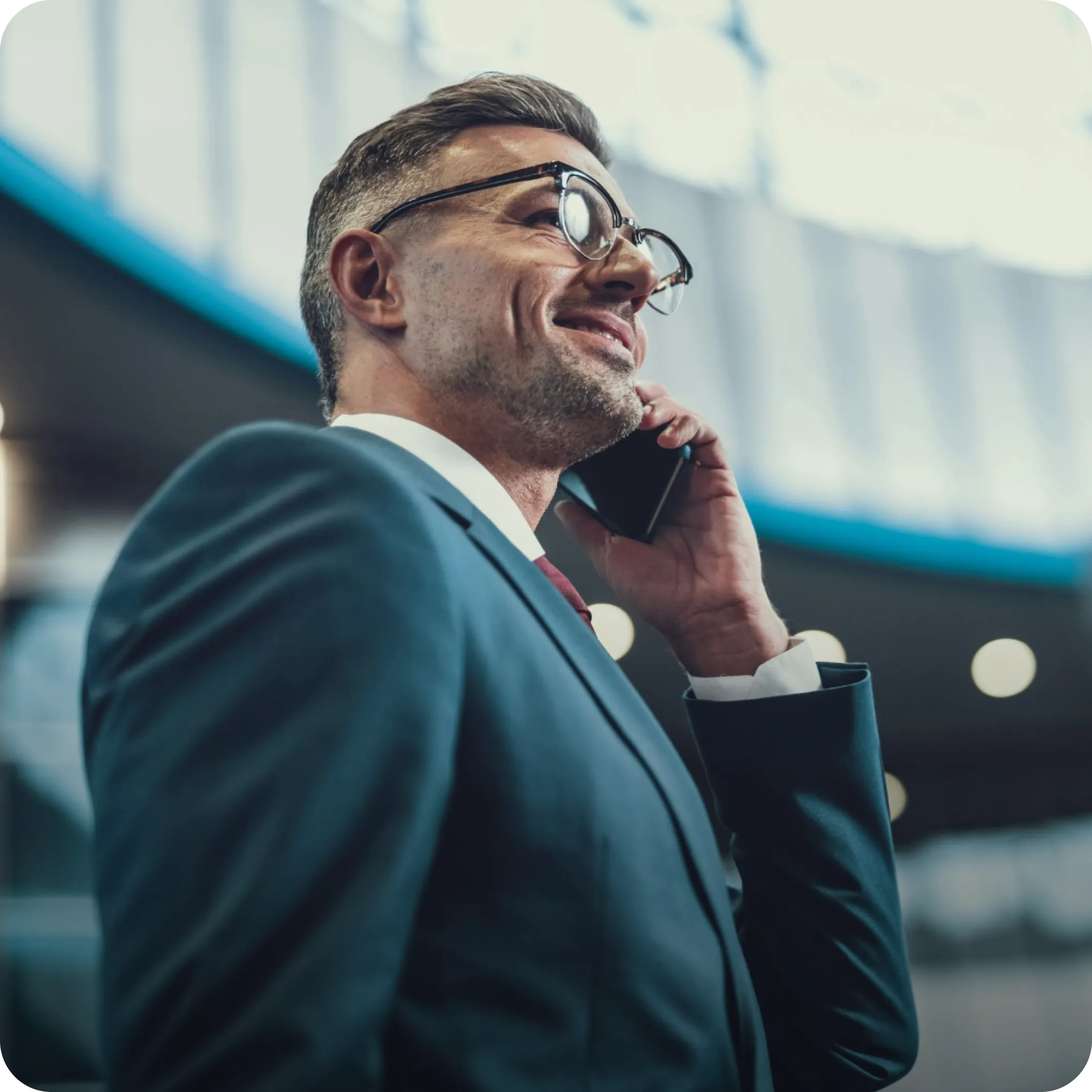 A professional on an inbound call that Callr tracks back to its marketing campaign
