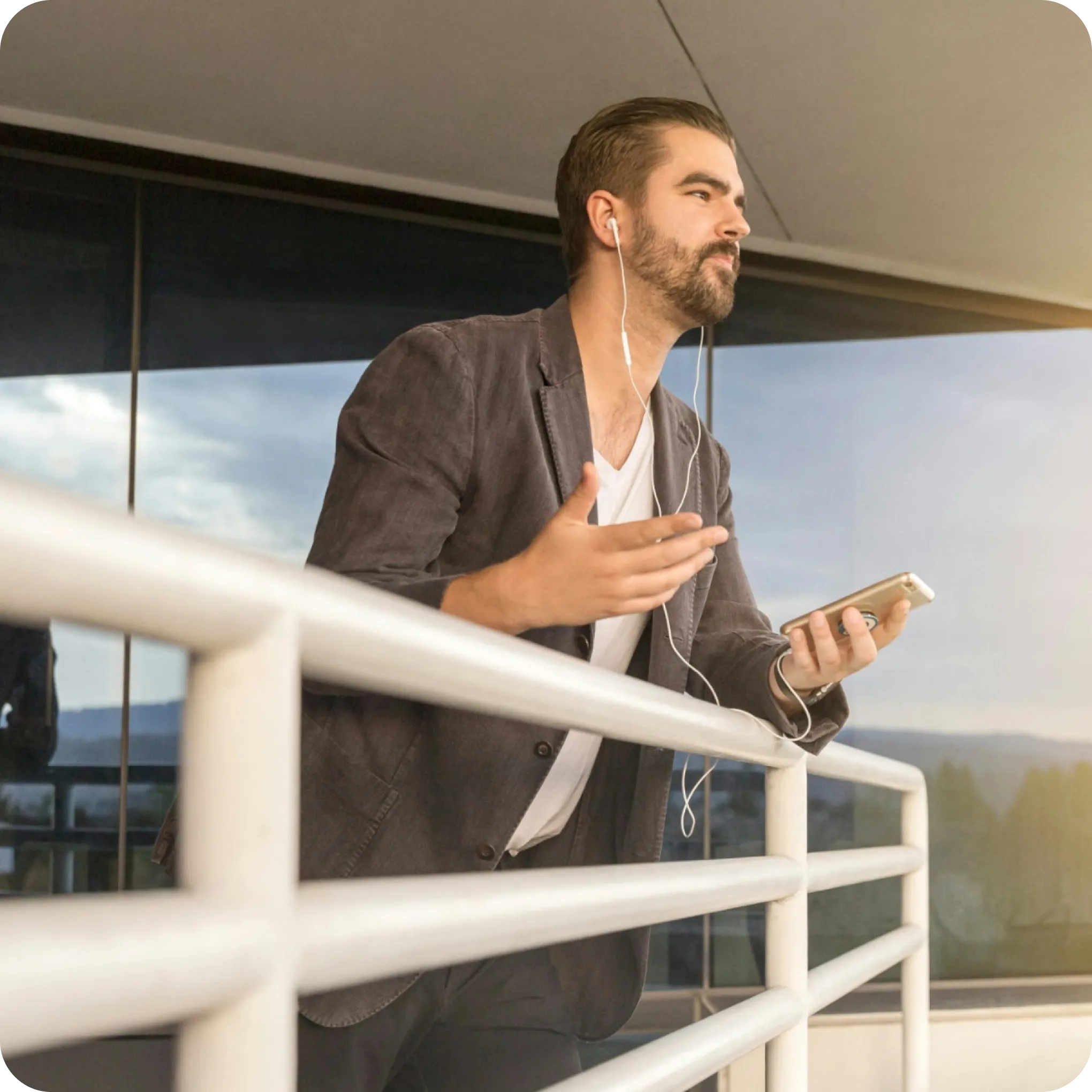 A real-estate agent on a call, with prospect context surfaced by Callr